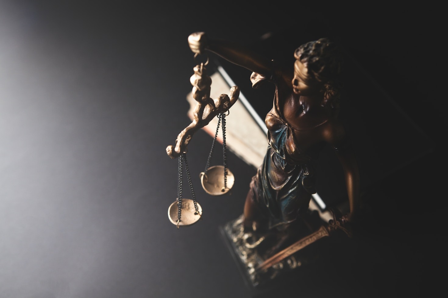 Diferencias entre defensa y asesoría legal